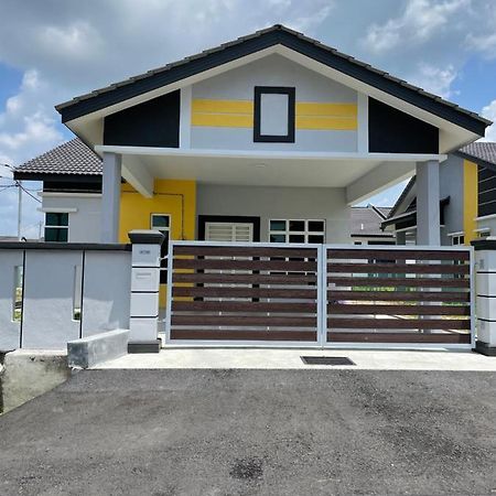 Bungalow Homestay Jasin Perdana Экстерьер фото