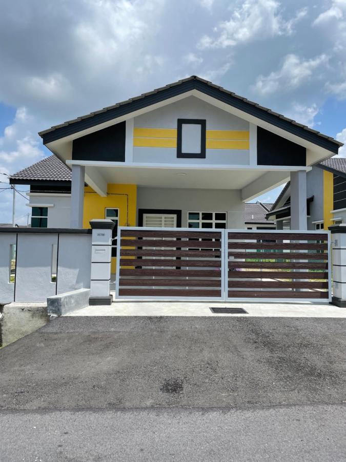 Bungalow Homestay Jasin Perdana Экстерьер фото