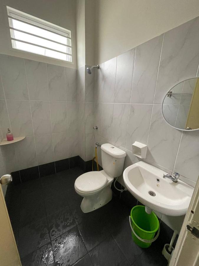 Bungalow Homestay Jasin Perdana Экстерьер фото