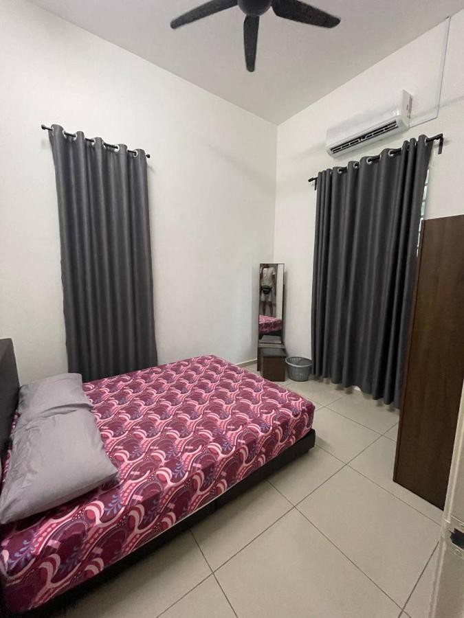 Bungalow Homestay Jasin Perdana Экстерьер фото