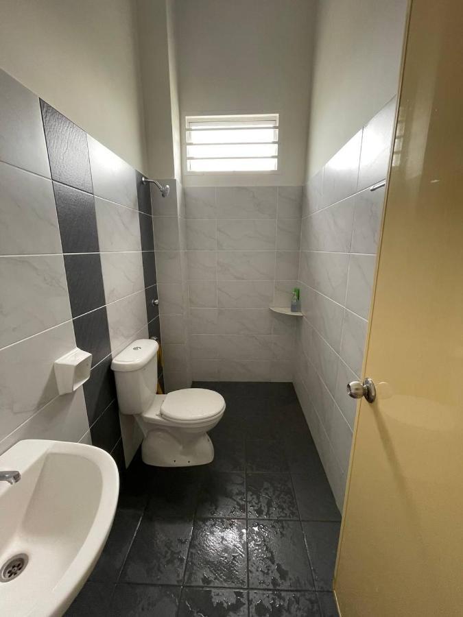 Bungalow Homestay Jasin Perdana Экстерьер фото